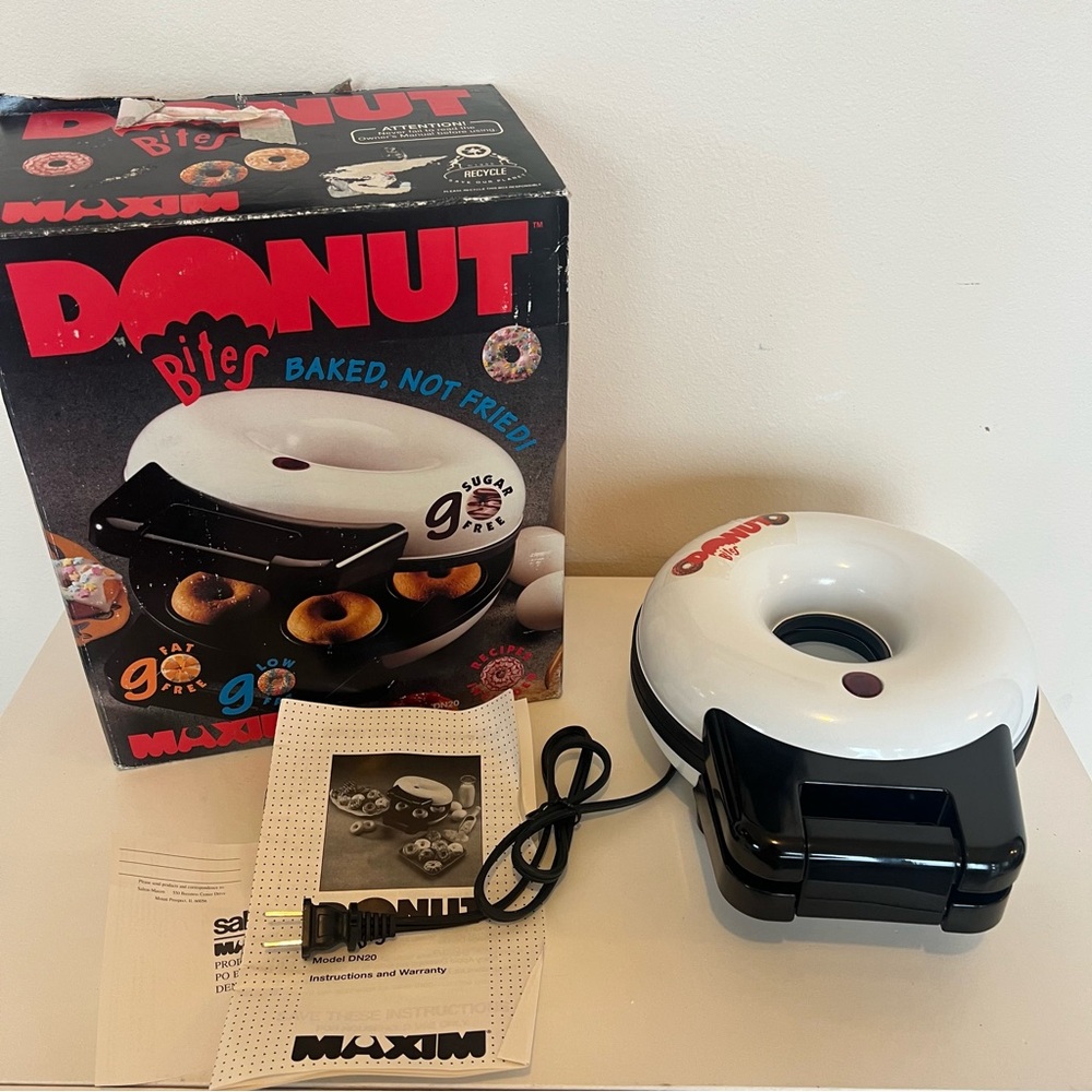 Maxim Donut Maker in White and Black